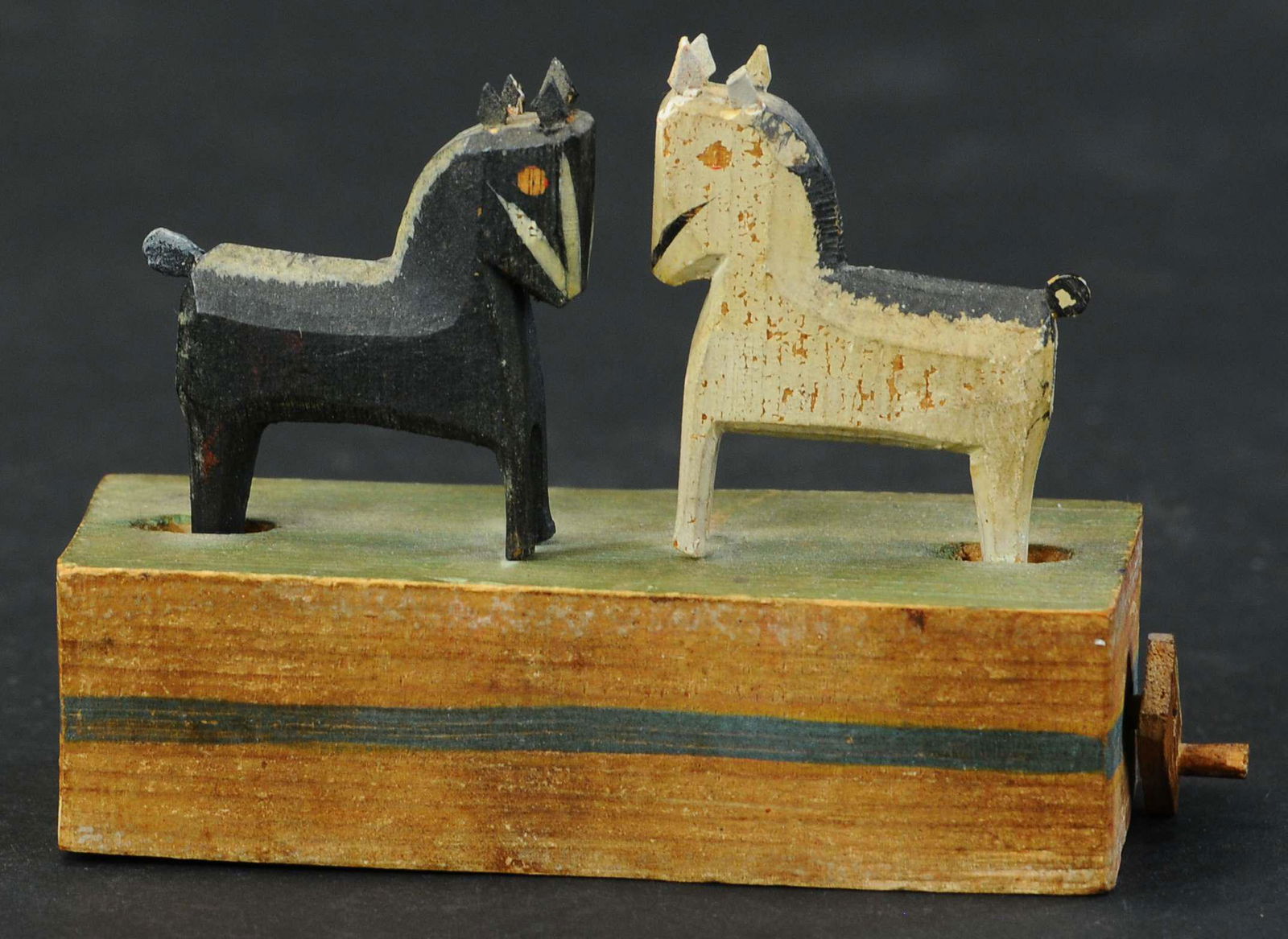 ERZGEBIRGE BUTTING GOATS CRANK TOY (1 of 4)