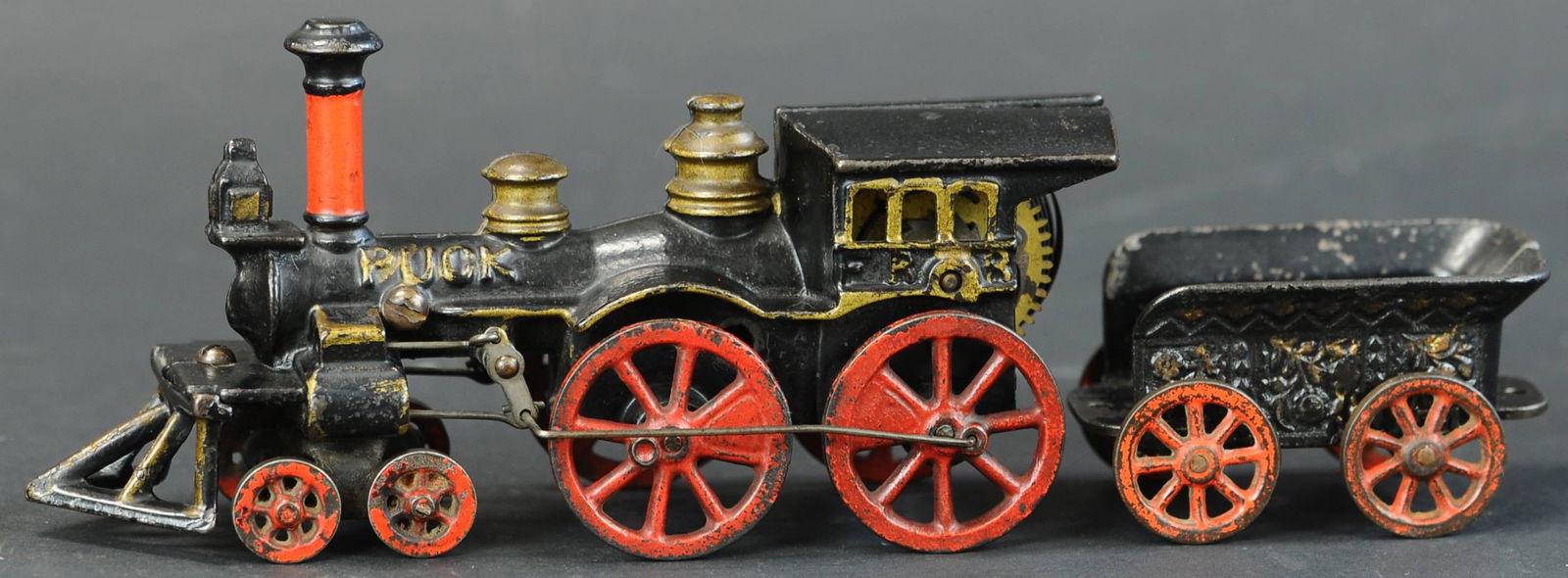 EARLY SECOR PUCK FLOOR LOCOMOTIVE (1 of 4)