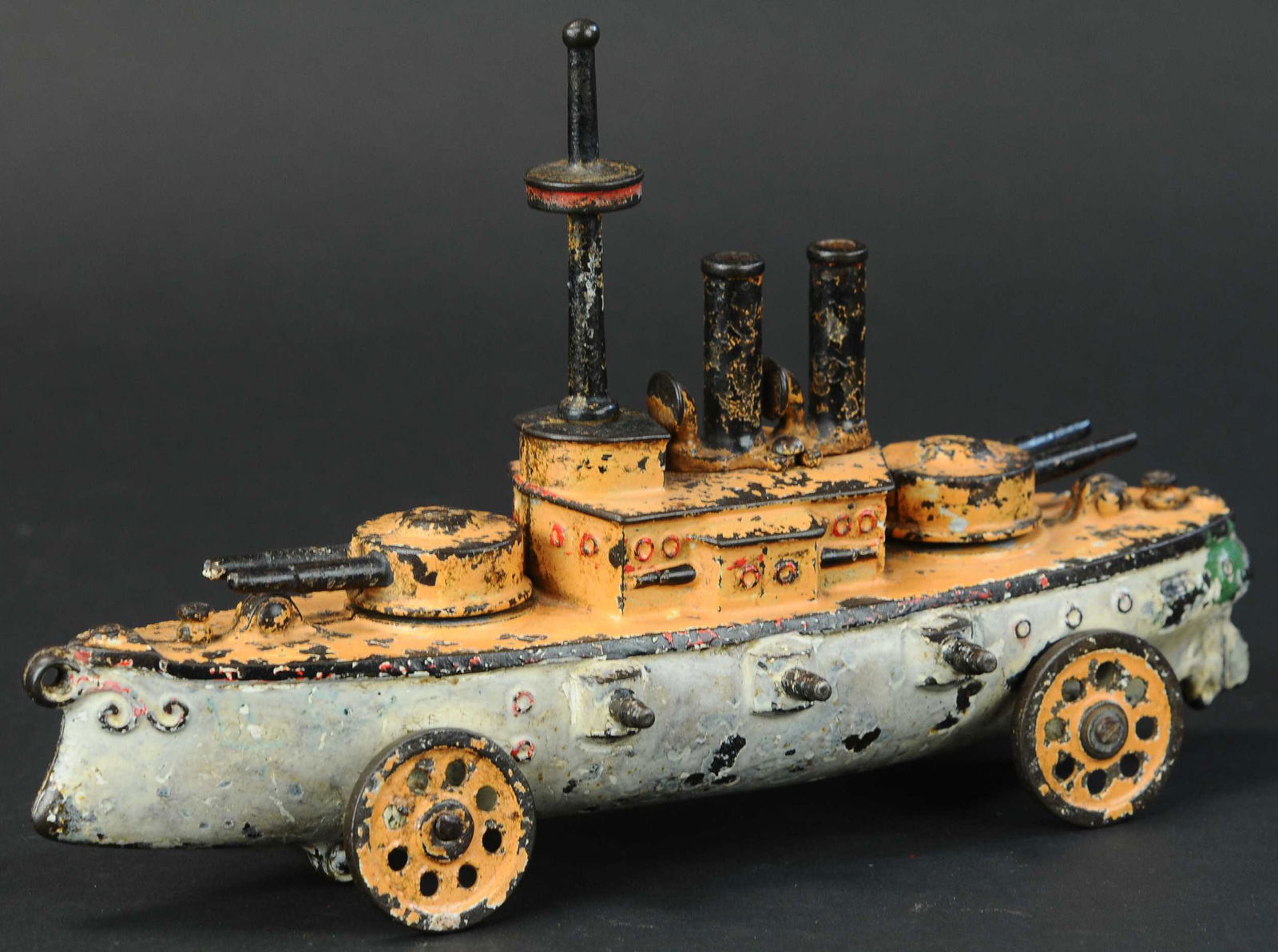 IDEAL MFG BATTLESHIP FLOOR TOY (1 of 3)