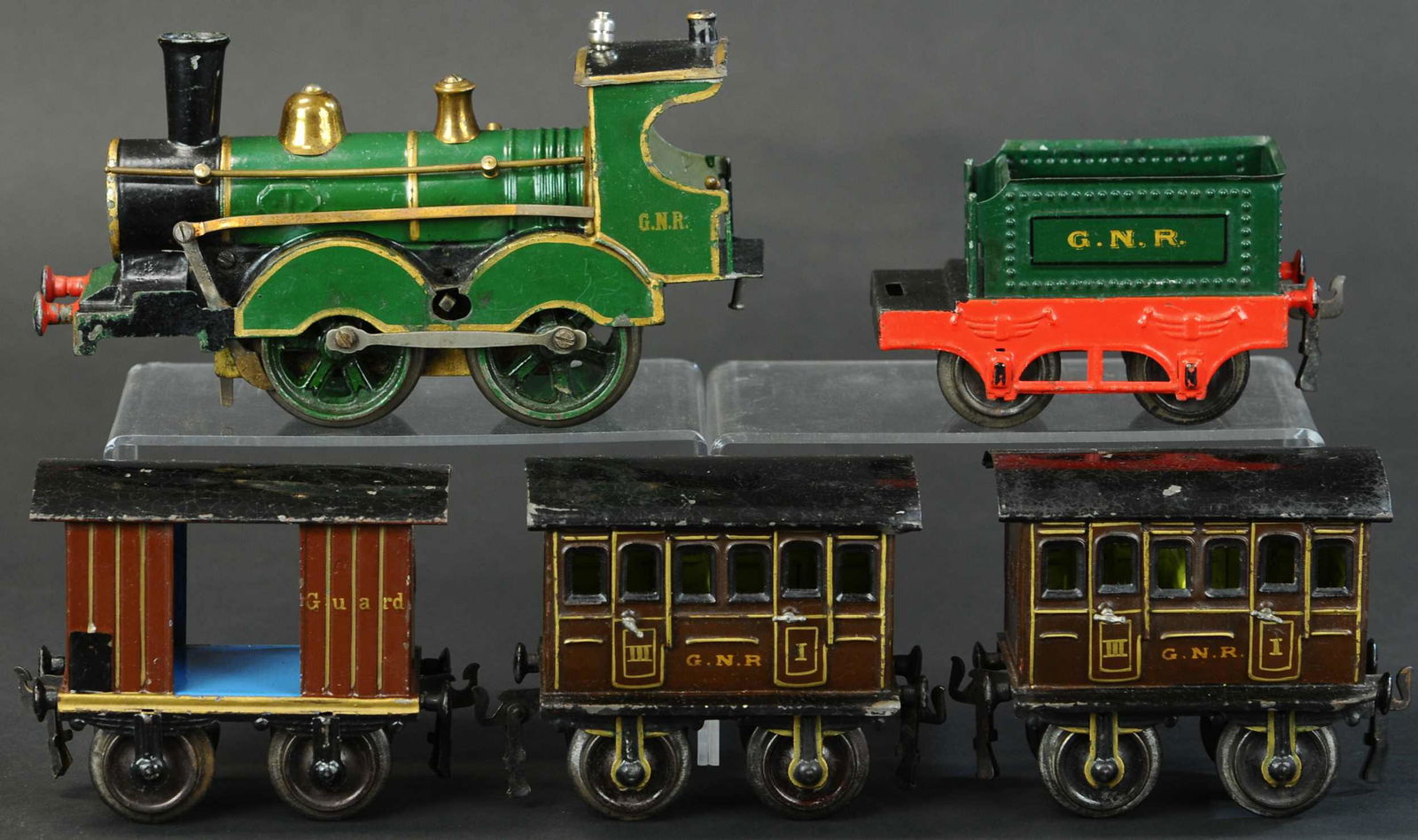 MARKLIN 0-4-0 GNR PASSENGER CAR SET (1 of 4)