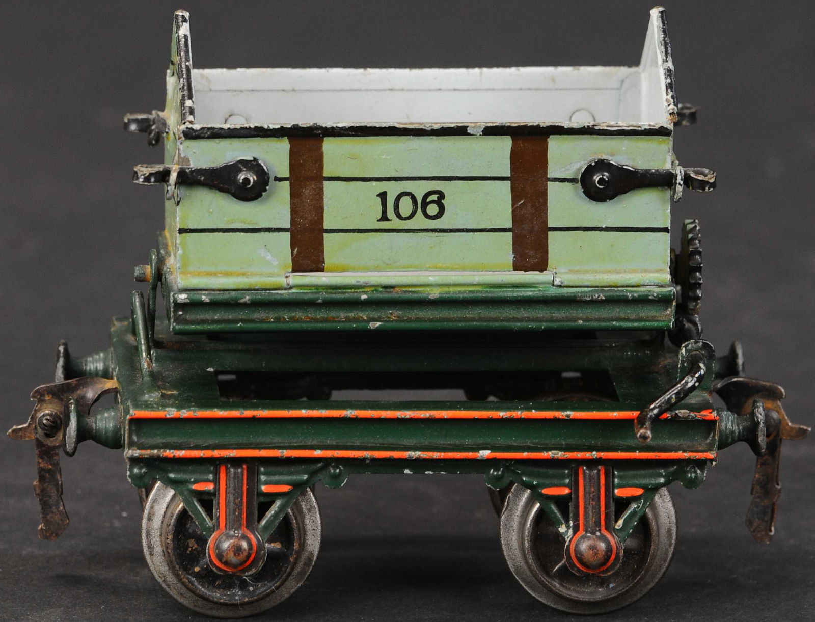 MARKLIN HANDCRANK FOUR WHEEL DUMP CAR (1 of 4)