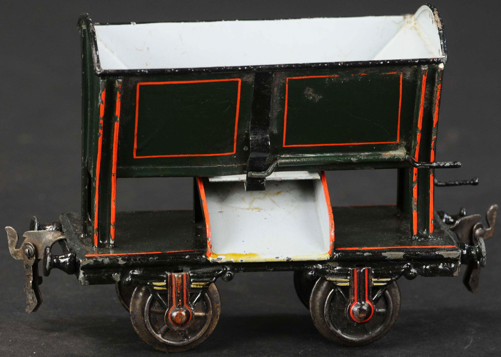 MARKLIN FOUR WHEEL DUMP CAR (1 of 4)