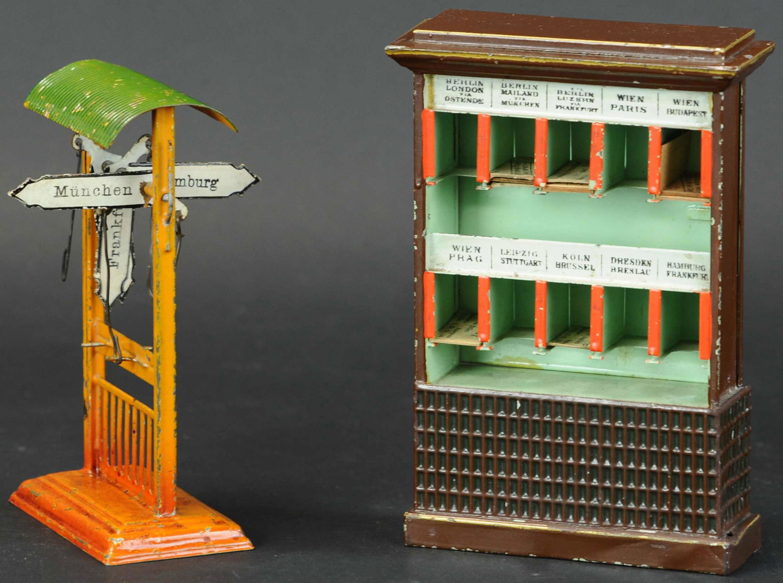 MARKLIN TICKET DISPENSER AND DESTINATION BOARD (1 of 2)