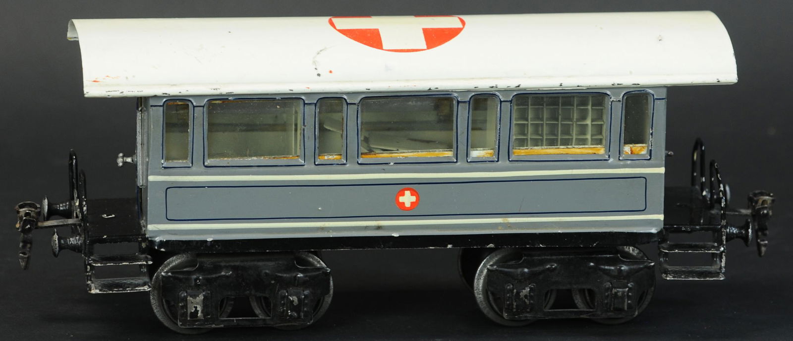 MARKLIN #1828OP HOSPITAL CAR (1 of 3)