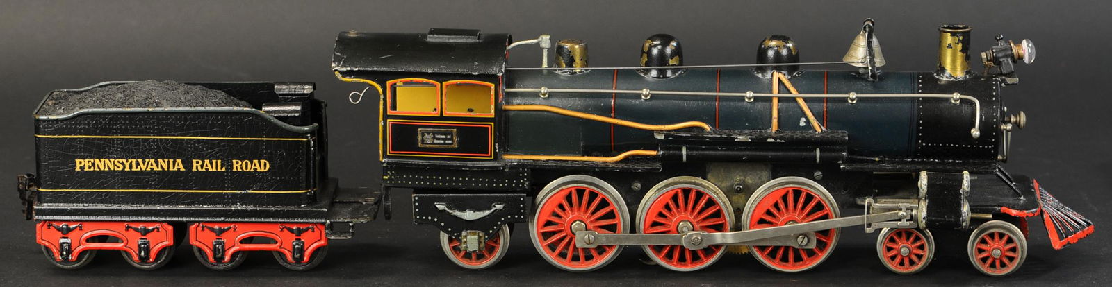 MARKLIN 4-6-2 AMERICAN MARKET PACIFIC LOCOMOTIVE: 724. MARKLIN 4-6-2 AMERICAN MARKET PACIFIC LOCOMOTIVE | Gauge 1, hand painted, large, impressive electric 4-6-2 Pacific locomotive with gunmetal grey boiler, matching eight wheel Pennsylvania tender,