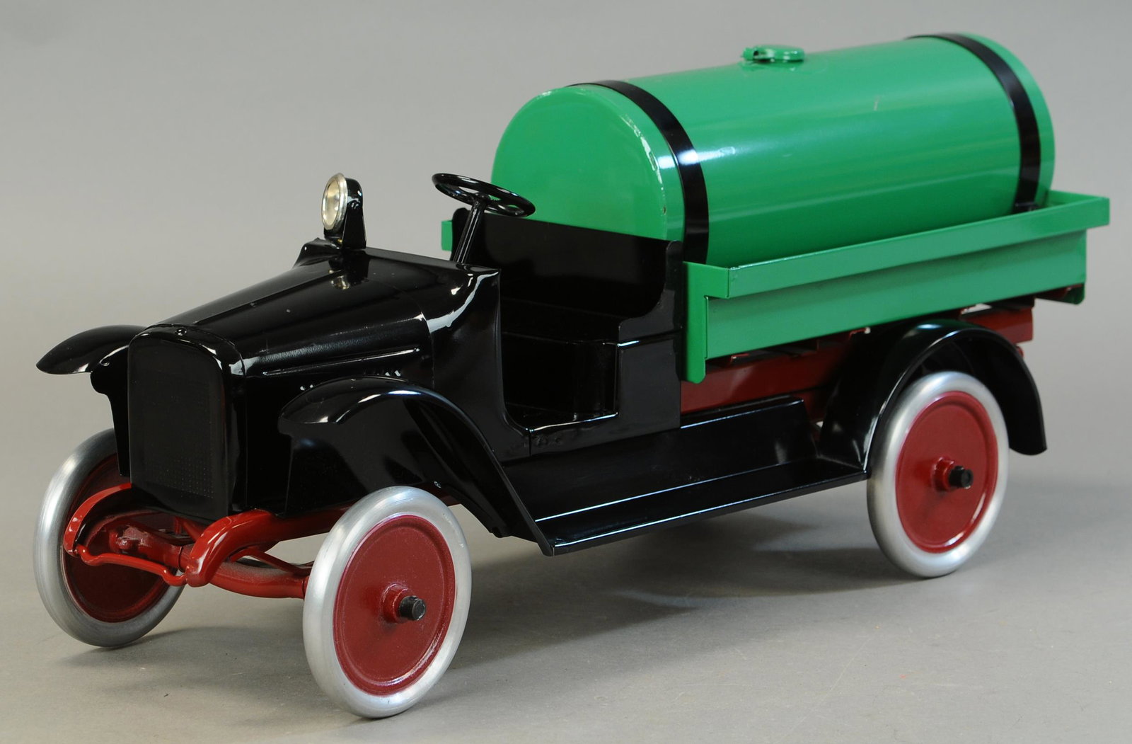 BUDDY L PRESSURIZED SPRINKLER TRUCK: 161. BUDDY L PRESSURIZED SPRINKLER TRUCK | 25" l. | Contemporary Example. | $600 - $1,200