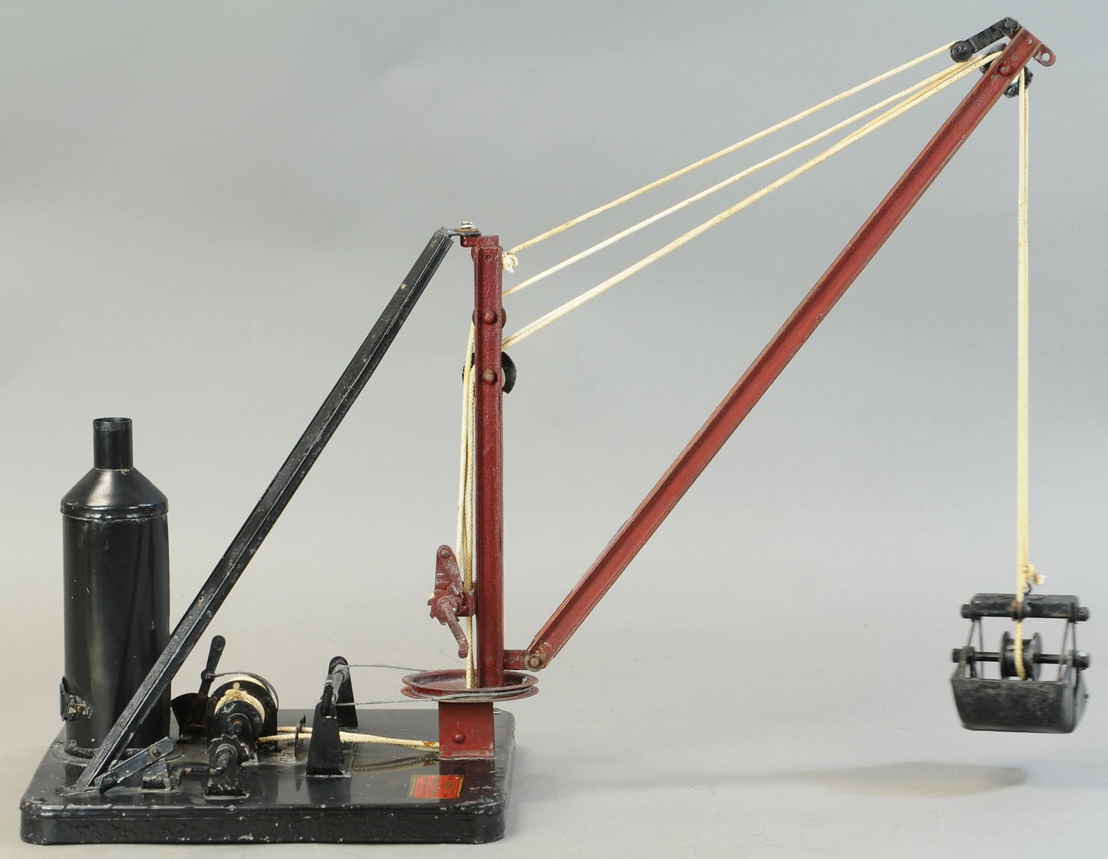 BUDDY L LARGE DERRICK CRANE ON BASE (1 of 4)