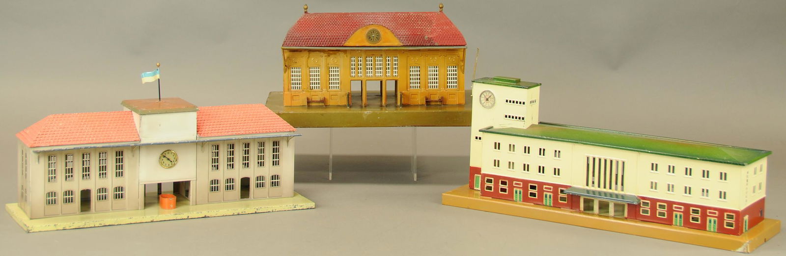 MARKLIN AND DOLL PASSENGER STATIONS (1 of 4)