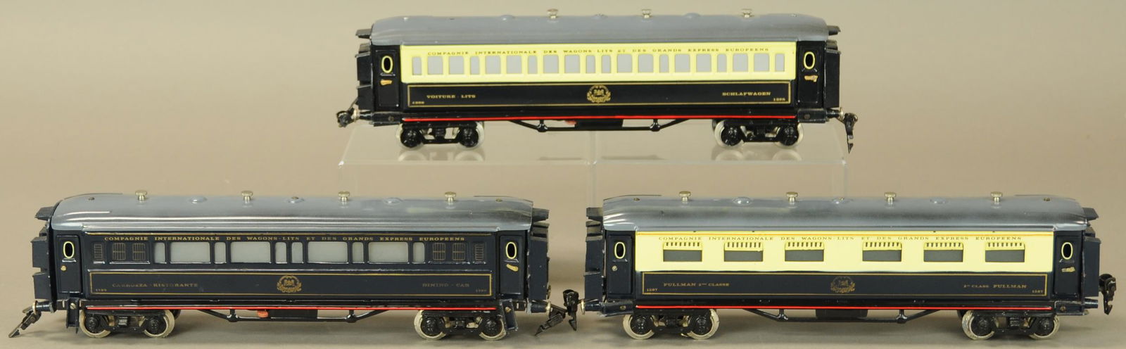 CONTEMPORARY PAYA TRAIN SET (1 of 4)