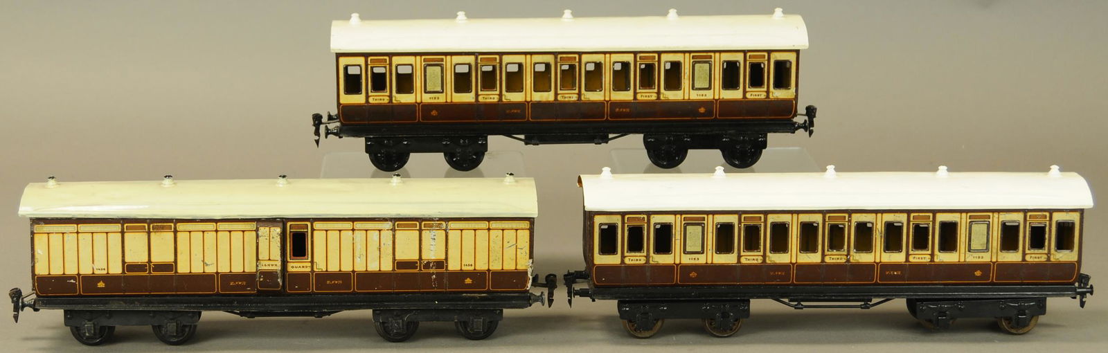 THREE MARKLIN ENGLISH COACHES (1 of 4)