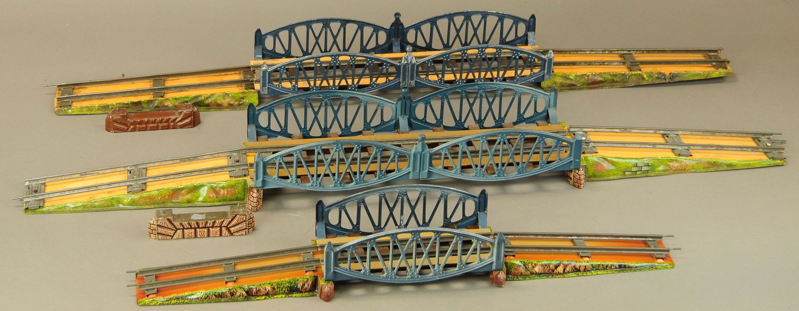 GROUPING OF MARKLIN SPAN BRIDGES (1 of 2)
