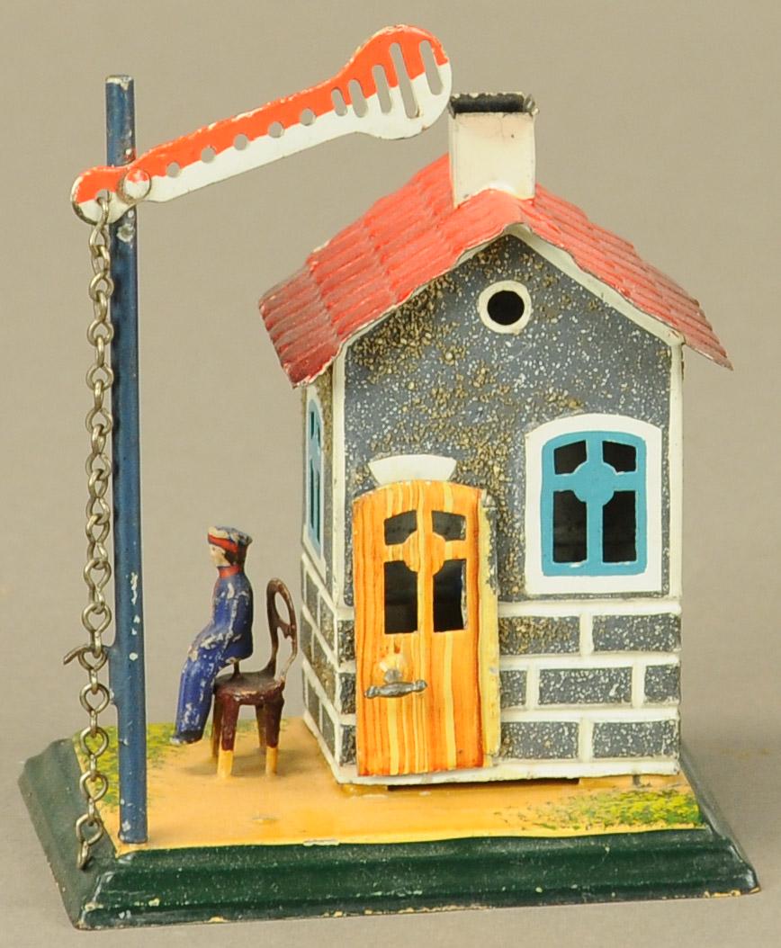 EARLY MARKLIN GUARD SHED (1 of 4)