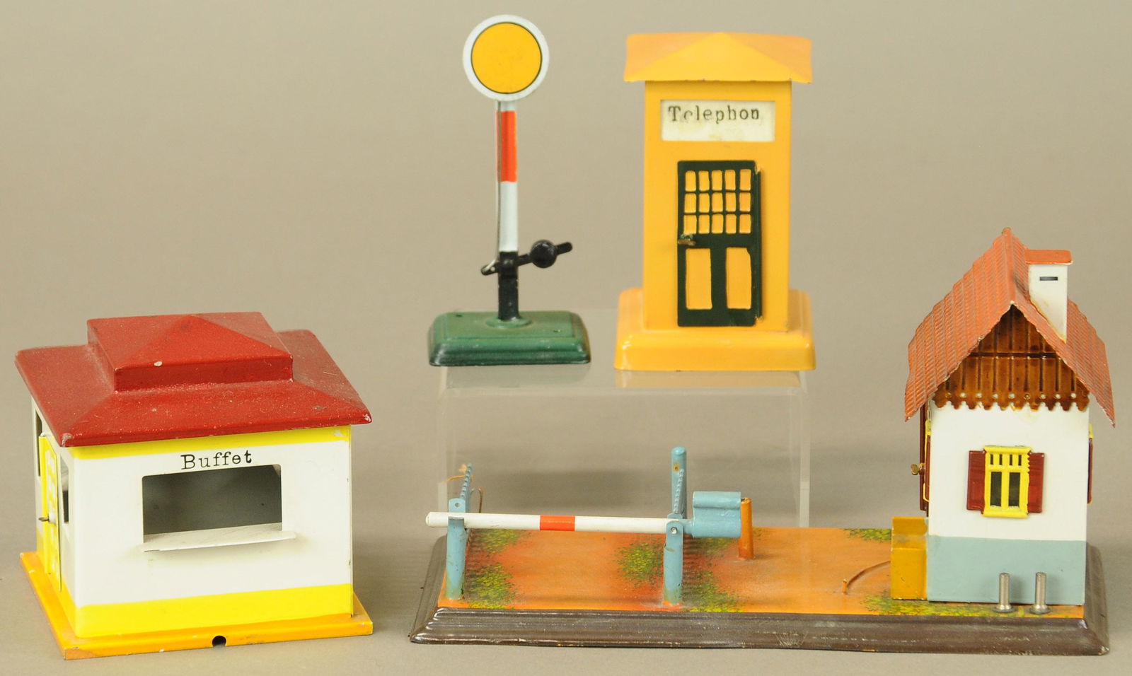 GROUPING OF GERMAN TRAINS ACCESSORIES (1 of 4)