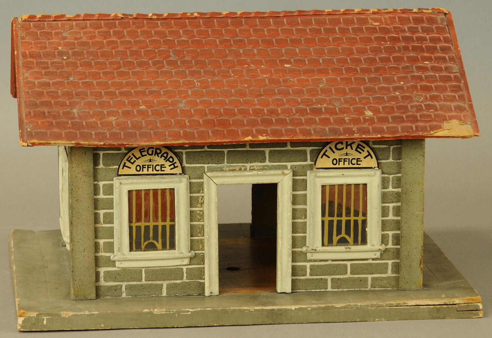 SCHOENHUT FOR LIONEL TRAIN STATION (1 of 4)