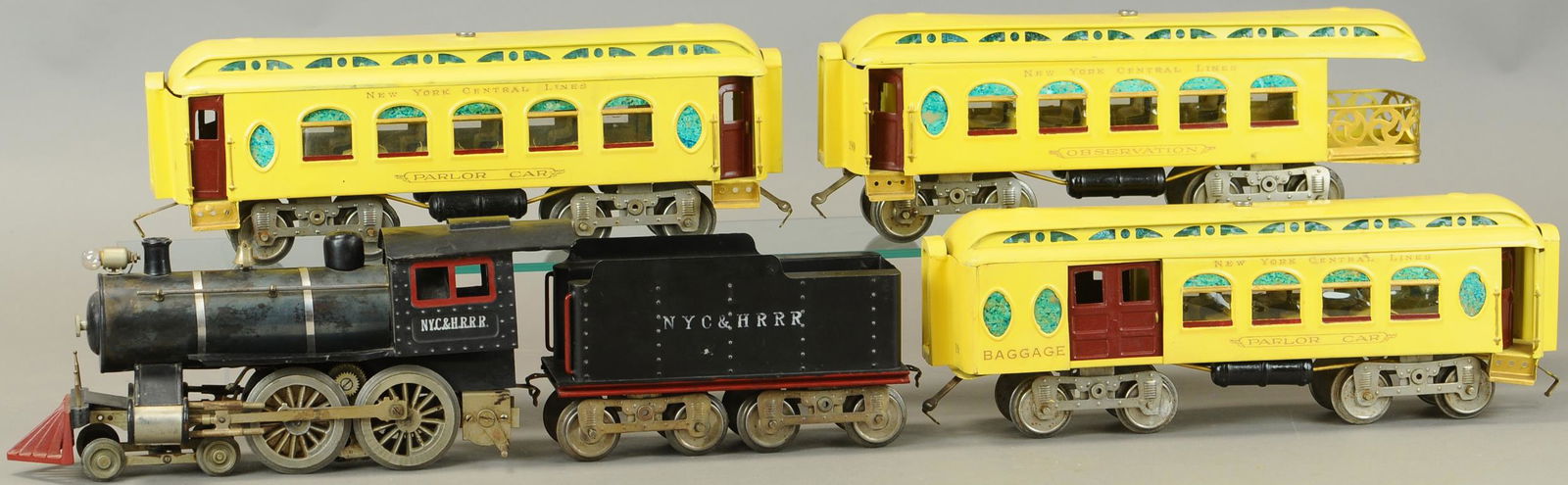 LIONEL NO. 6 LOCOMOTIVE & PASSENGER CARS (1 of 4)