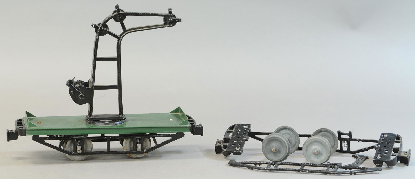 LIONEL 2 7/8" CRANE W/ EXTRA PARTS (1 of 3)