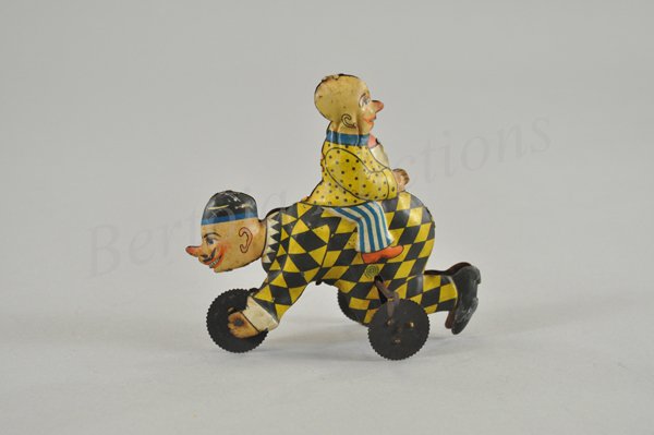 GUNTHERMANN CRAWLING MUTT WITH BABY CICERO: Litho tin wind up toy, working. Has Gunthermann trademark. C. late 1920's. The character on top is thought to be a baby boy named Cicero. Cicero was Mutt's son. The litho has a dull quality. However i