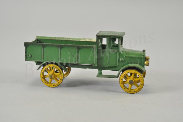HUBLEY EARLY OPEN BED TRUCK