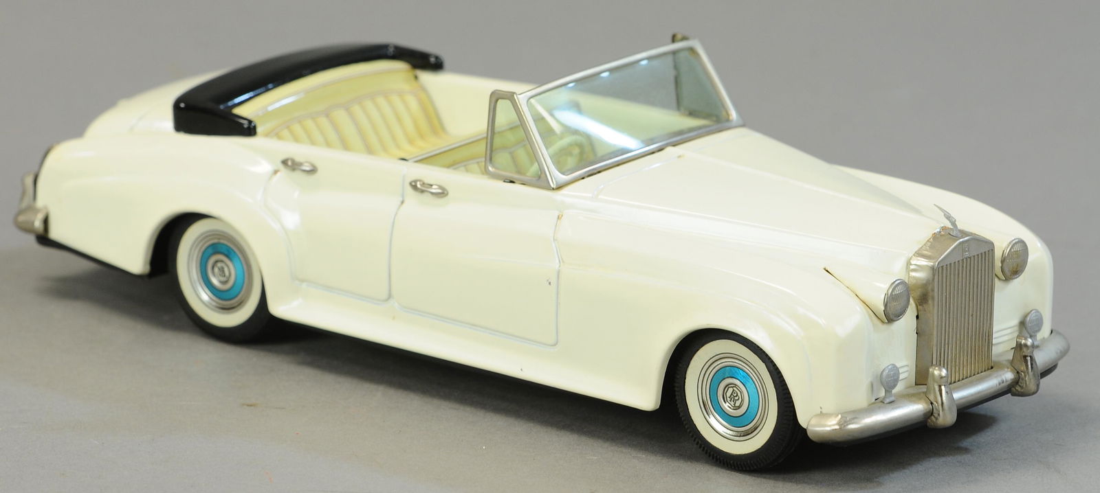 BANDAI ROLLS ROYCE SILVER CLOUD CONVERTIBLE (1 of 3)
