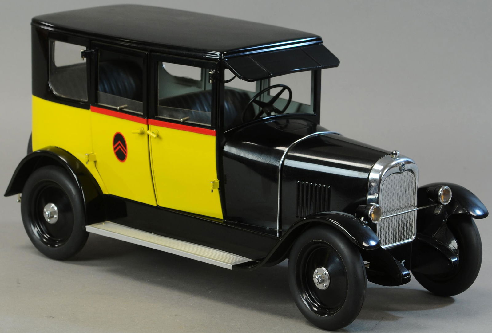 ミニカー CITROEN B-14 BREPSOMY DELIVERY VAN Bonhams Cars : A reproduction powered model of a 1927