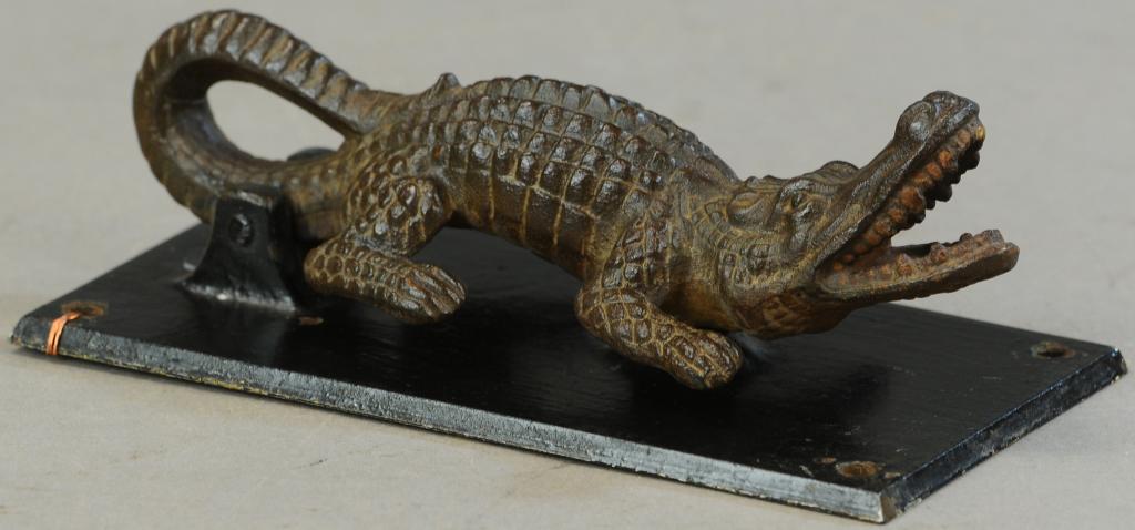 LARGE ALLIGATOR DOORKNOCKER (1 of 3)
