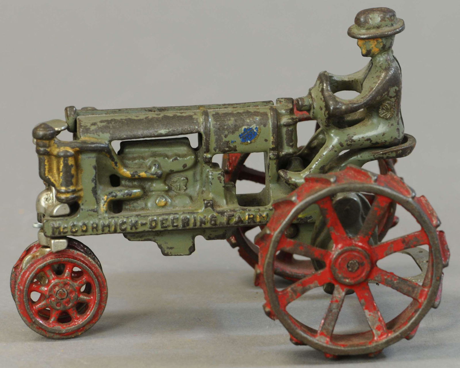 ARCADE MCCORMICK DEERING FARMALL TRACTOR (1 of 4)