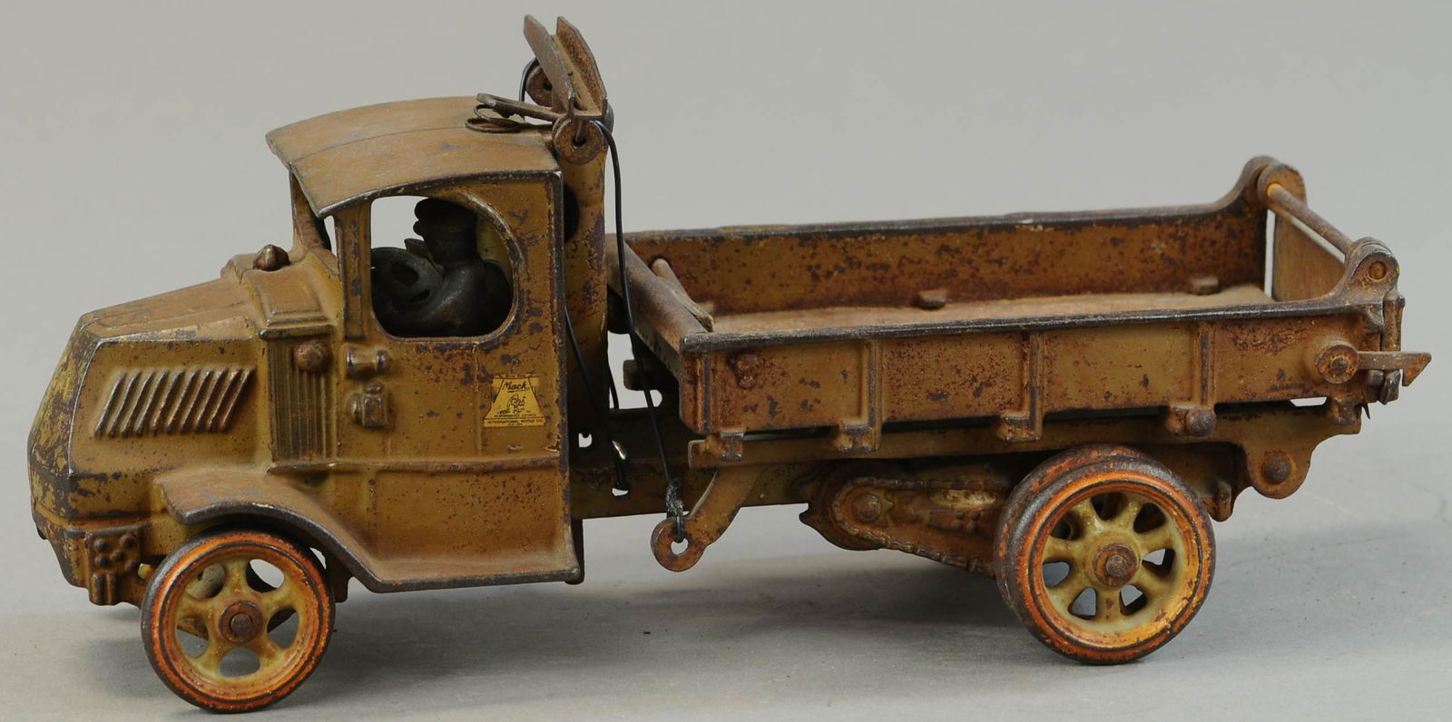 ARCADE MACK T-BAR DUMP TRUCK (1 of 3)