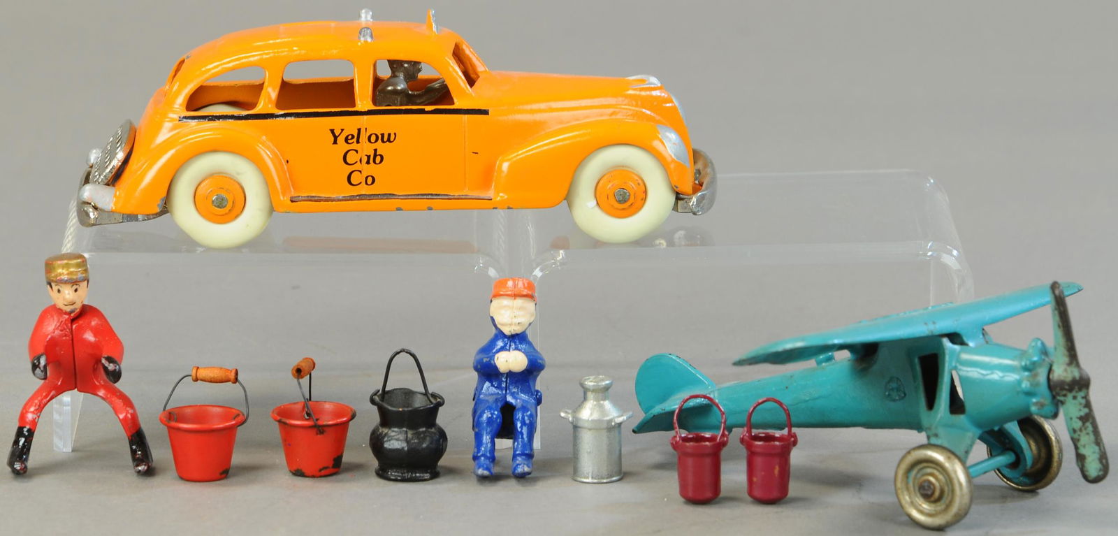 GROUPING OF CAST IRON ITEMS (1 of 3)