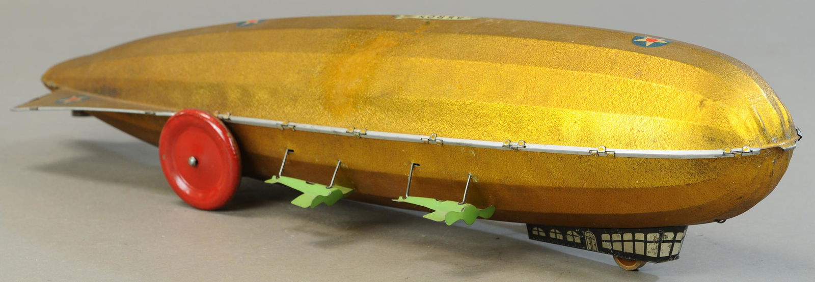 BUFFALO TOY AKRON ZEPPELIN (1 of 3)