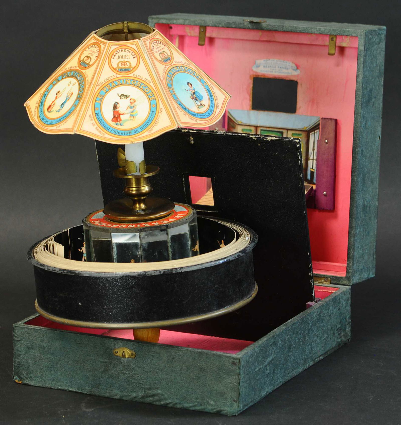 FRENCH PRAXINOSCOPE THREATRE (1 of 5)