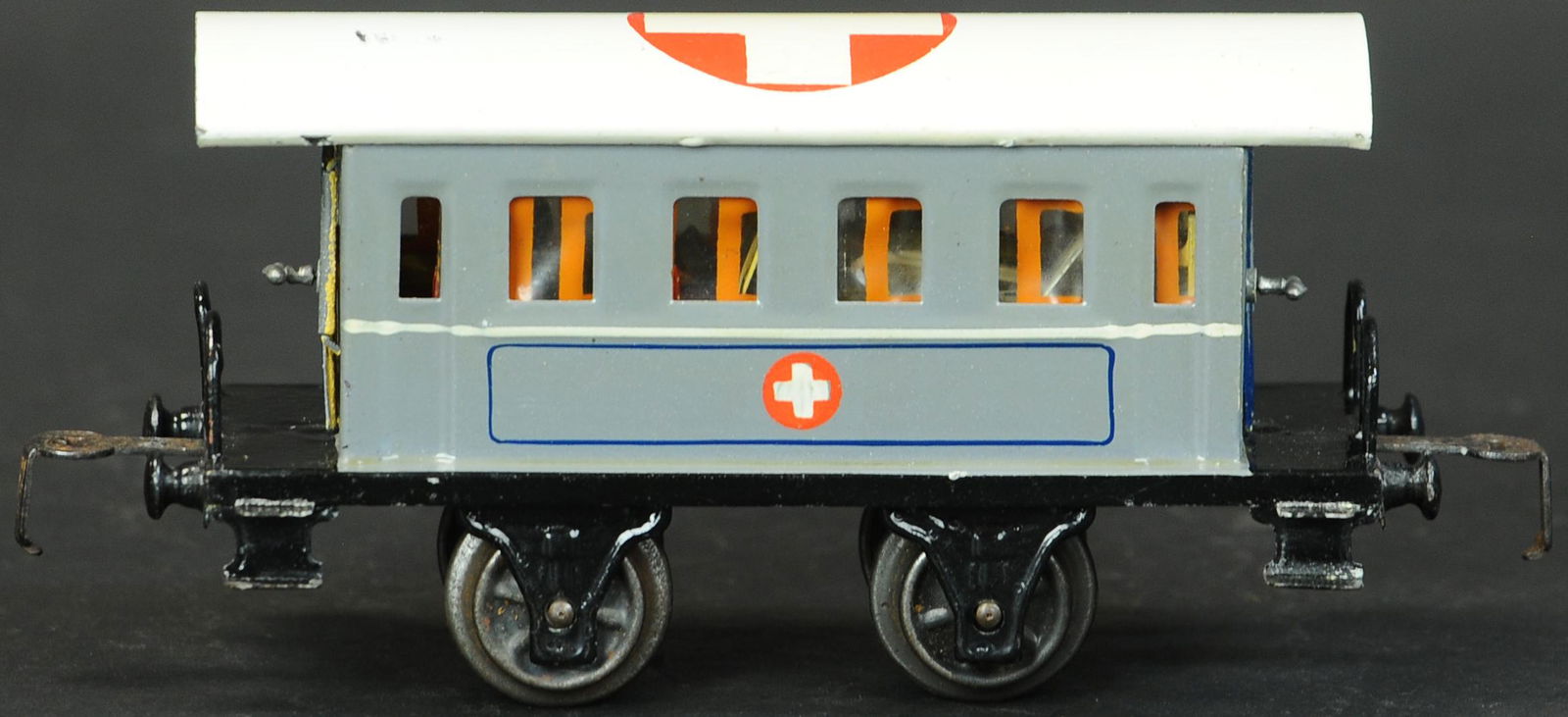 MARKLIN HOSPITAL CAR (1 of 5)