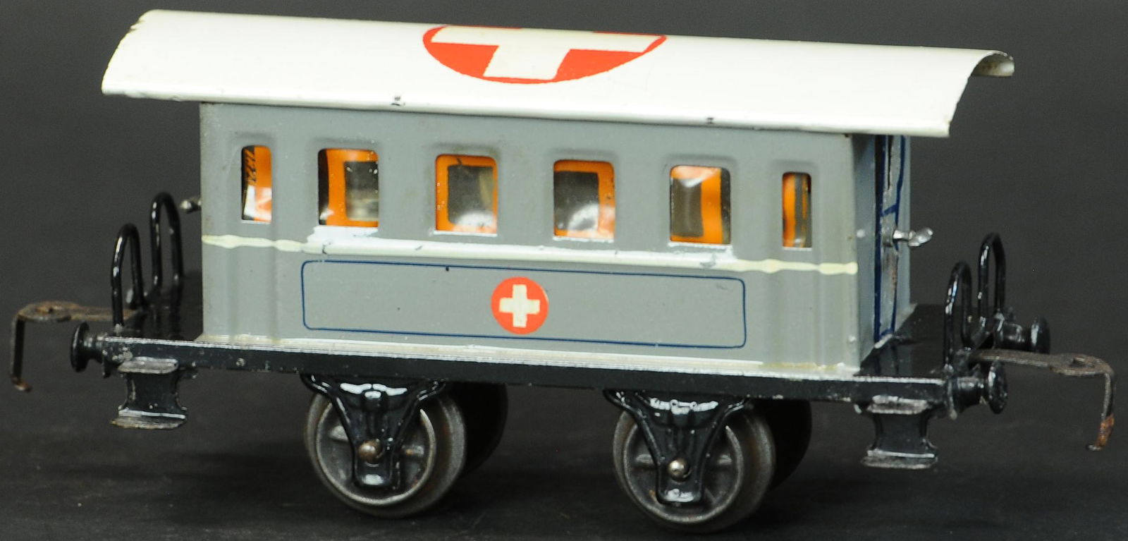 MARKLIN OPERATING ROOM HOSPITAL CAR (1 of 5)