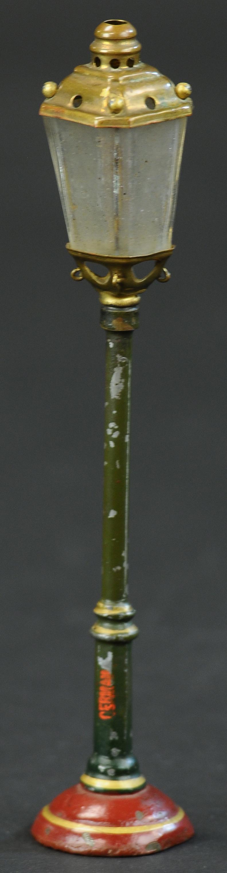 EARLY MARKLIN STREET LAMP (1 of 3)