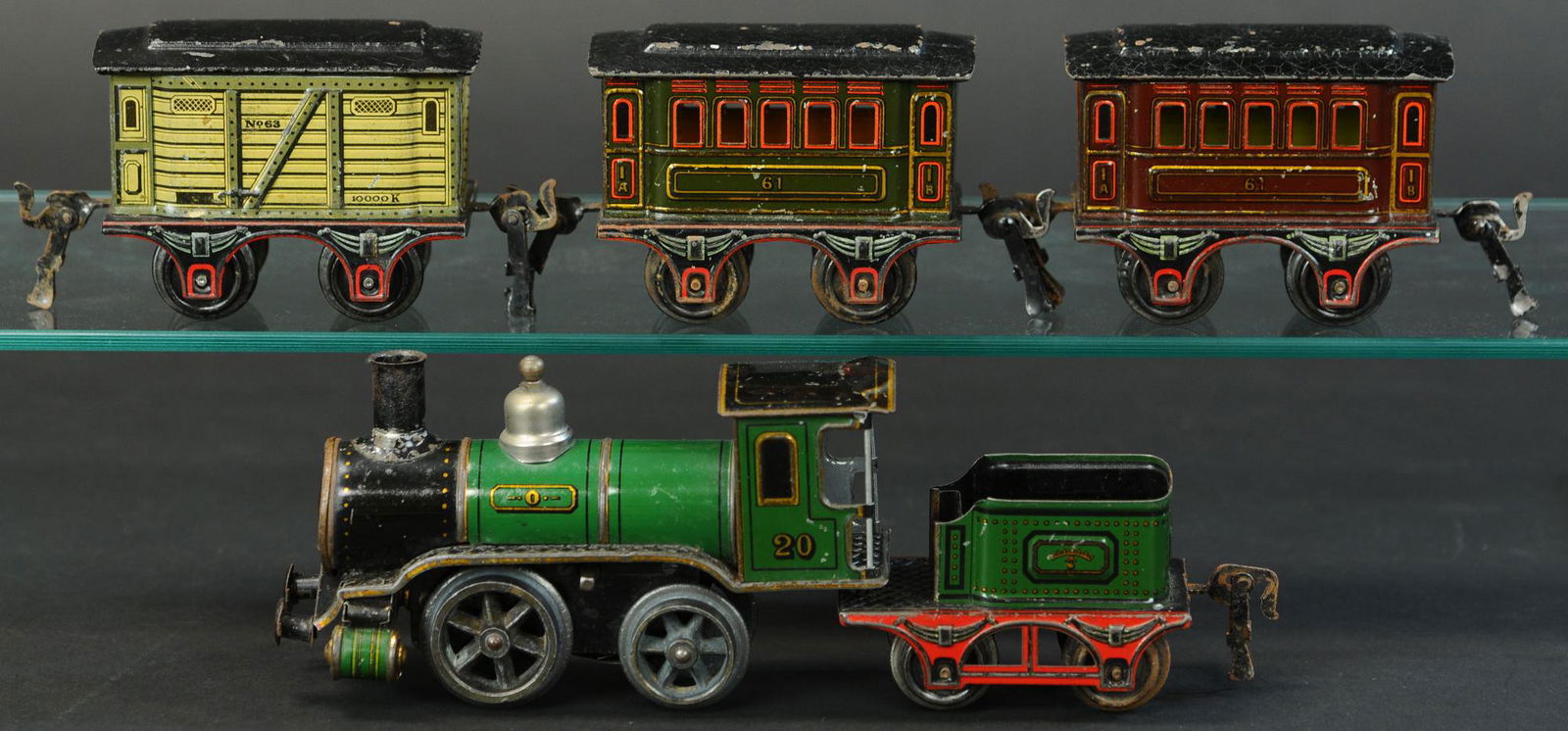 MARKLIN ENGLISH PASSENGER SET (1 of 4)