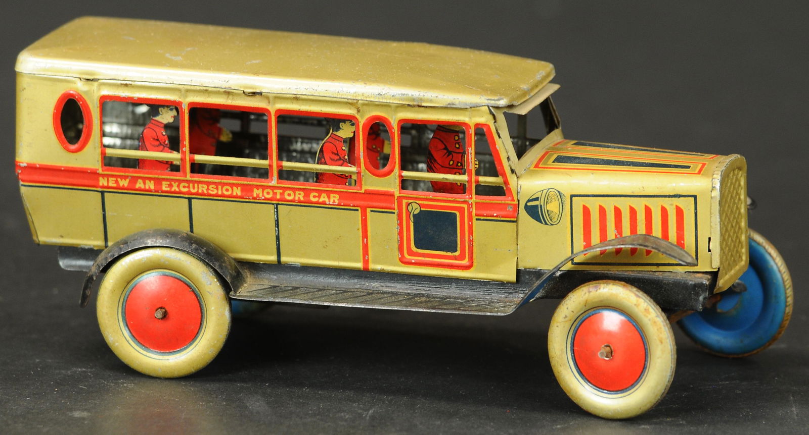 MODERN TOYS NEW EXCURSION MOTOR CAR (1 of 4)