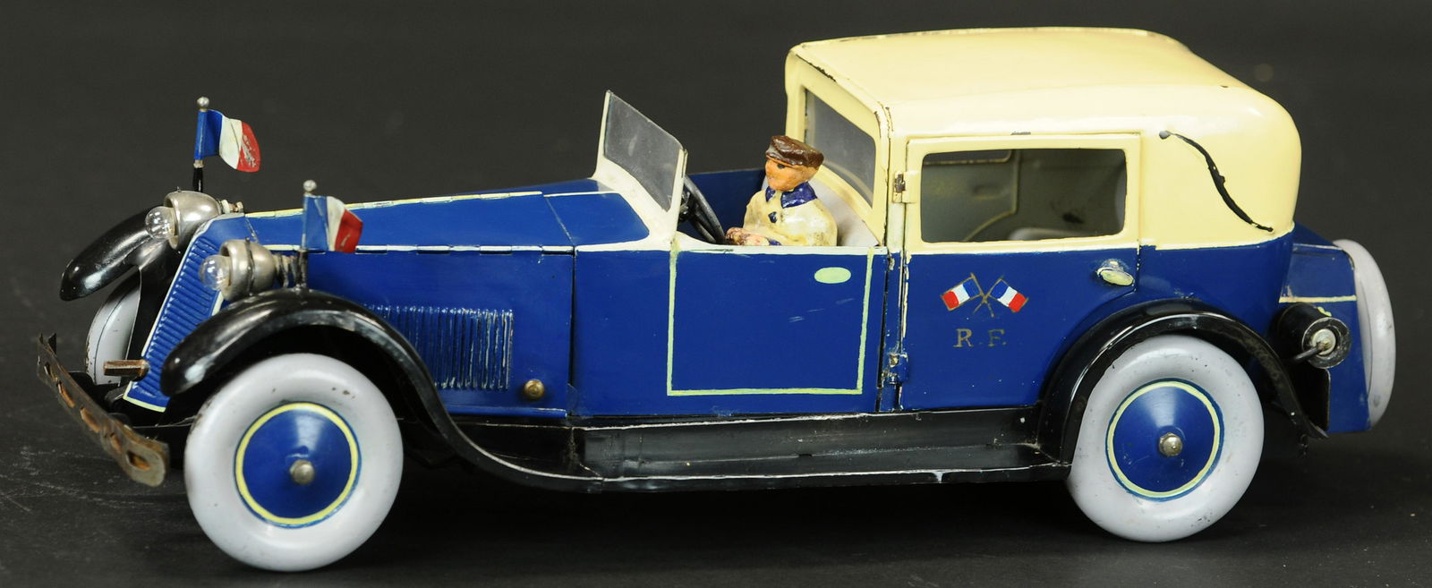 JEP RENAULT TOWN CAR (1 of 4)