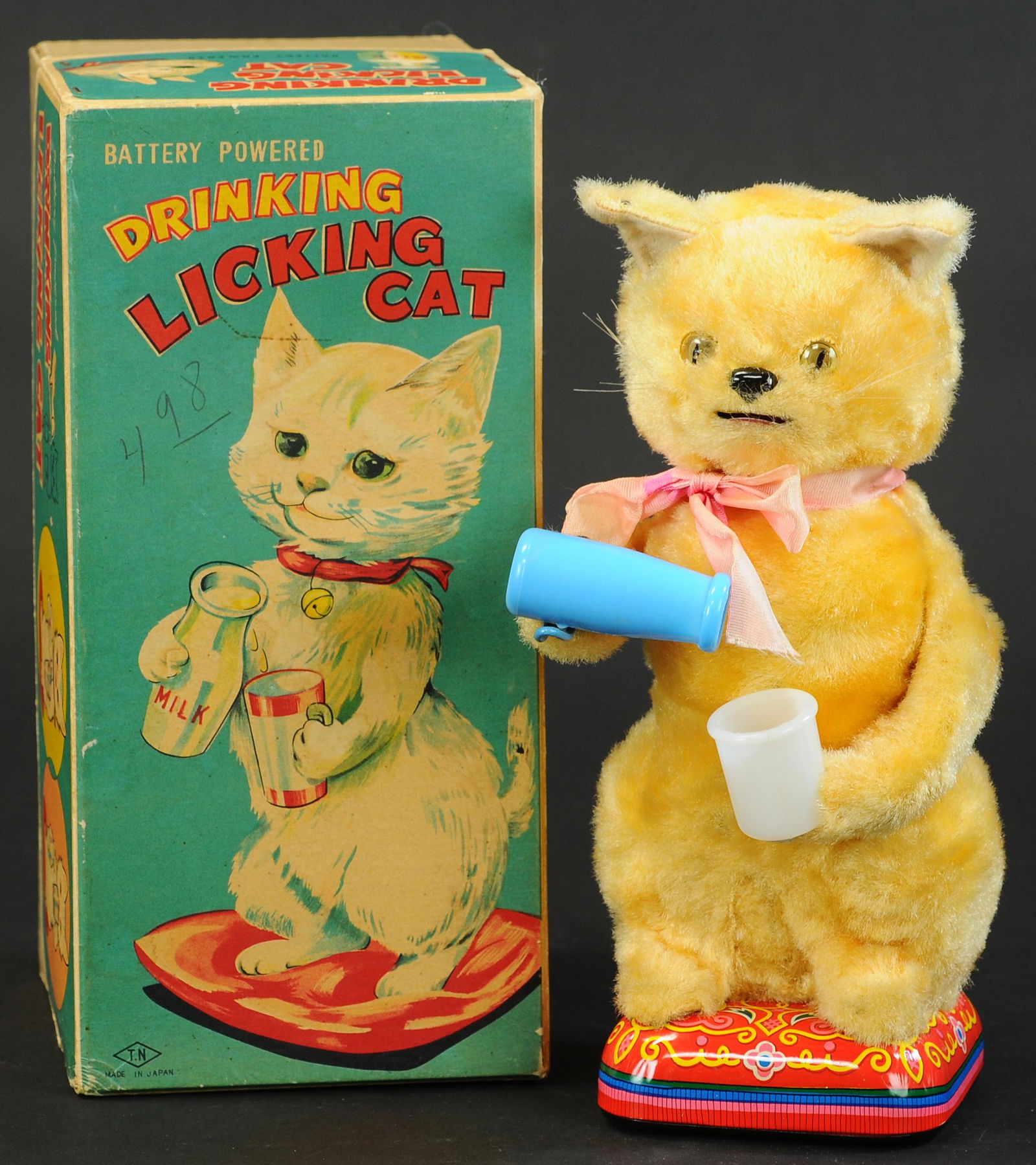 BOXED TD JAPAN DRINKING LICKING CAT (1 of 3)
