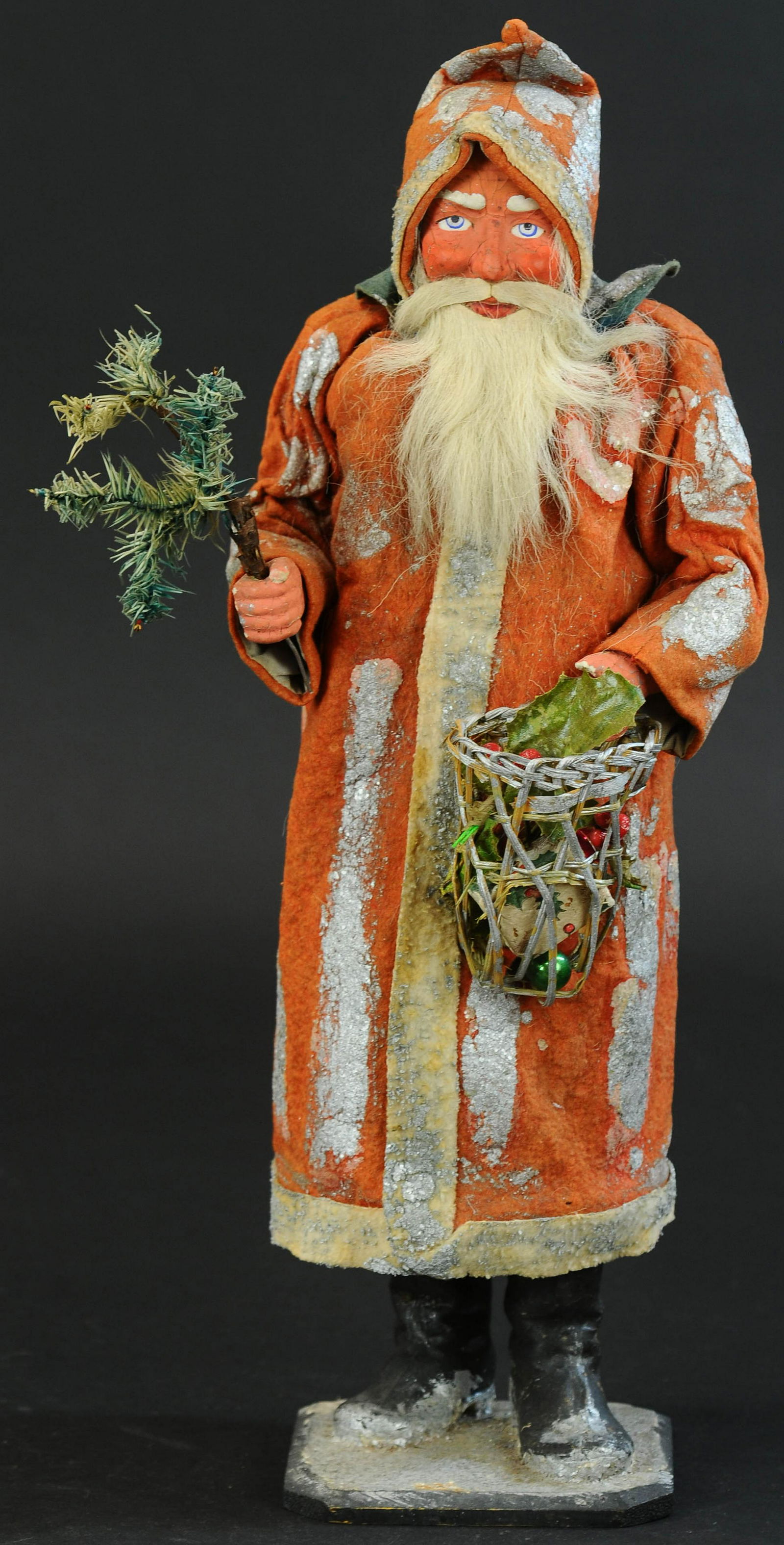 TALL FATHER CHRISTMAS FIGURE (1 of 4)