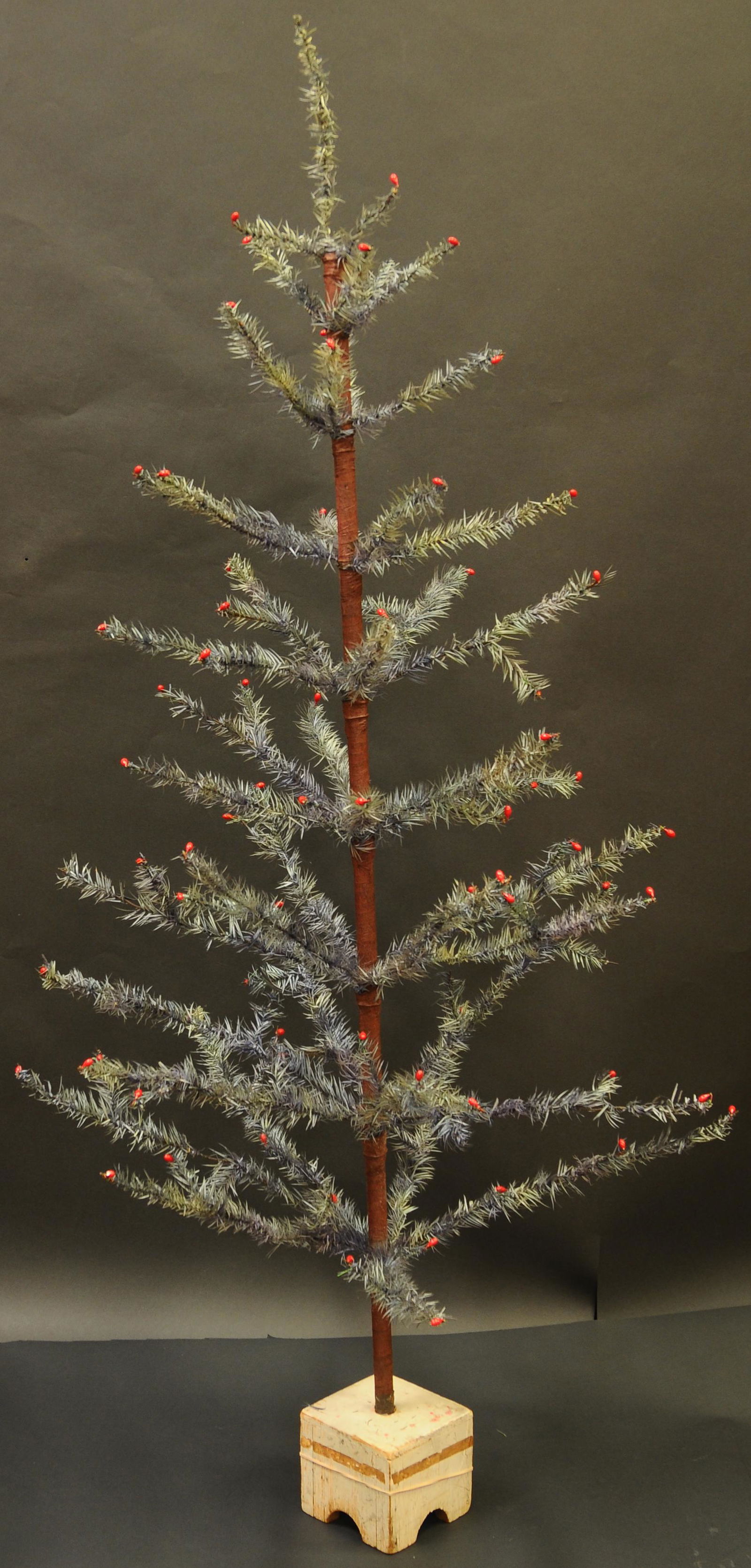 TALL FOREST GREEN FEATHER TREE (1 of 2)