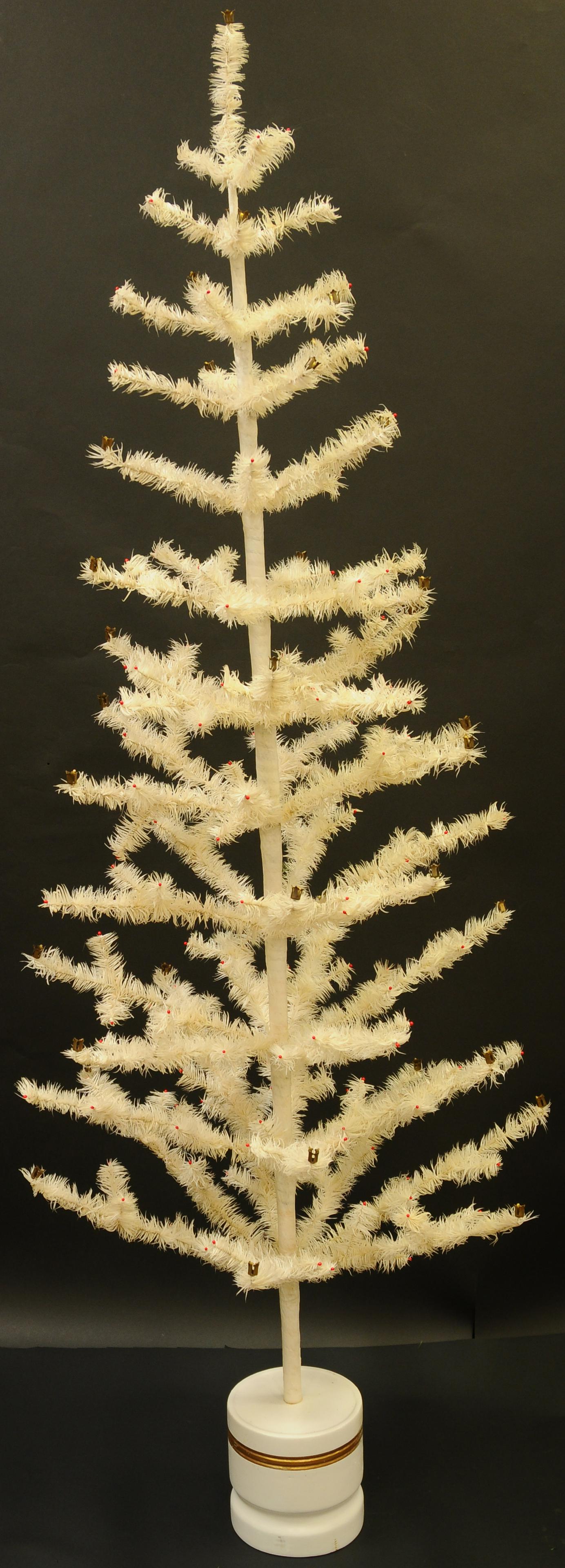 CONTEMPORARY FEATHER TREE WITH CANDLE HOLDERS (1 of 2)