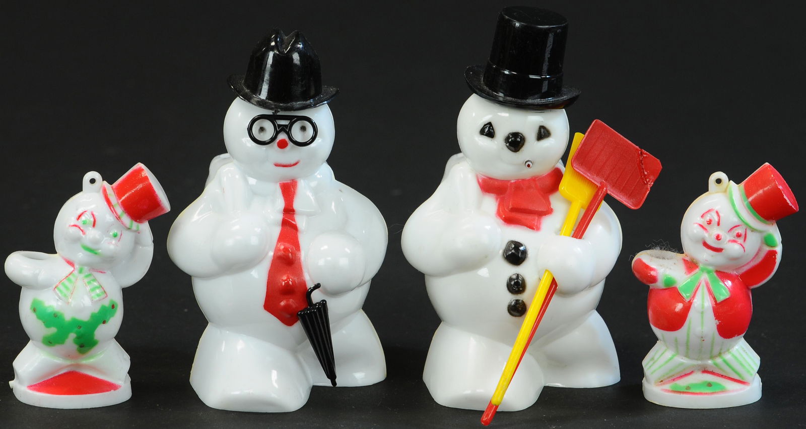 PAIR OF LARGE ROSBRO SNOWMEN & PAIR OF SNOWMEN PIC (1 of 3)