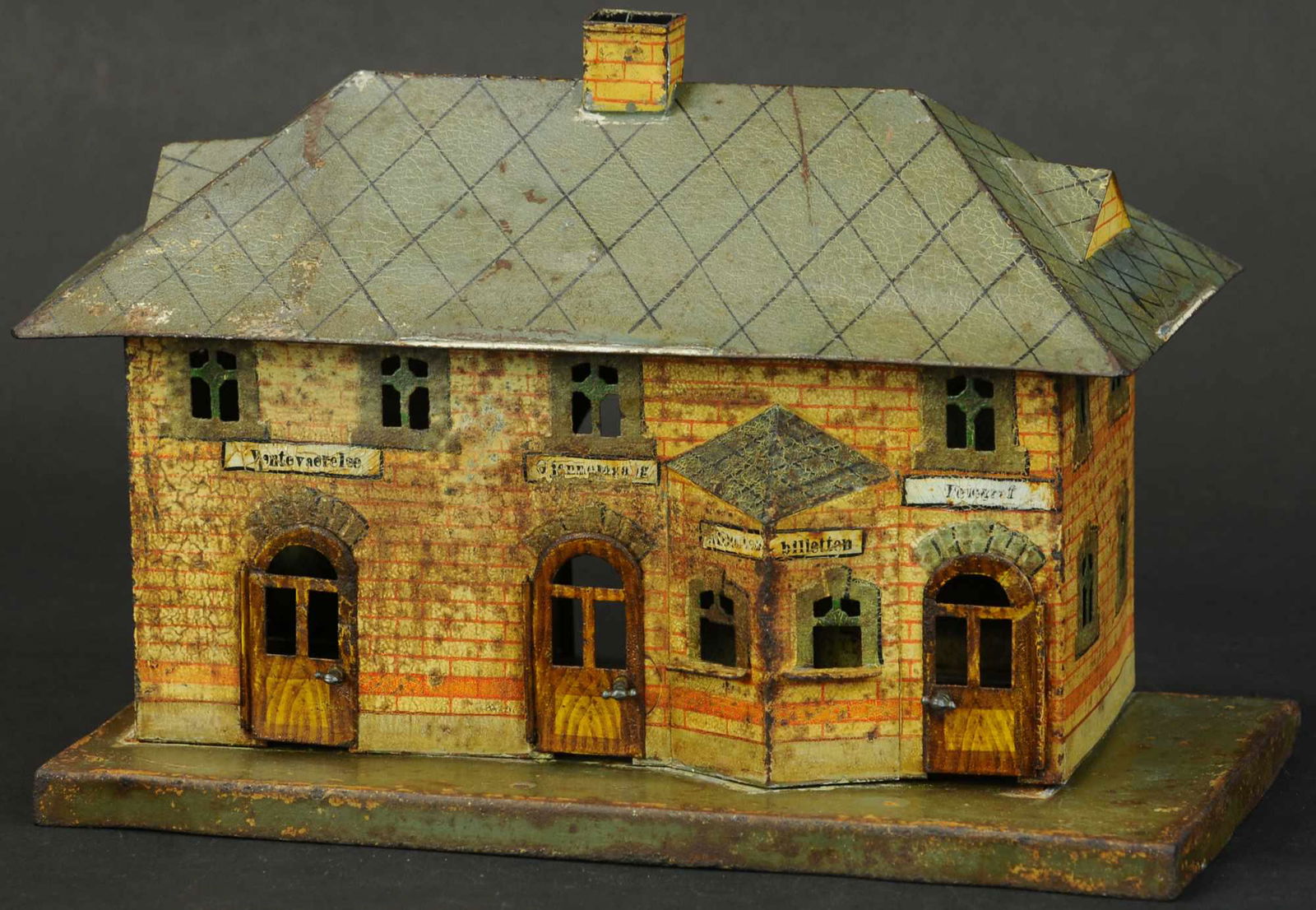 RARE MARKLIN DUTCH MARKET PASSENGER STATION (1 of 4)