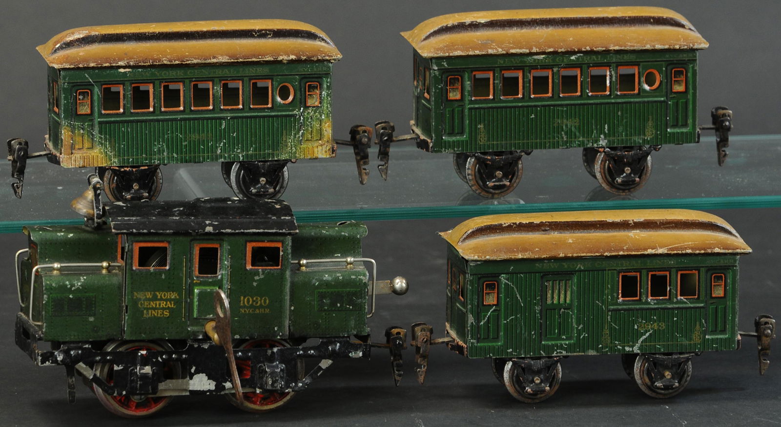 MARKLIN NEW YORK CENTRAL PASSENGER SET (1 of 4)