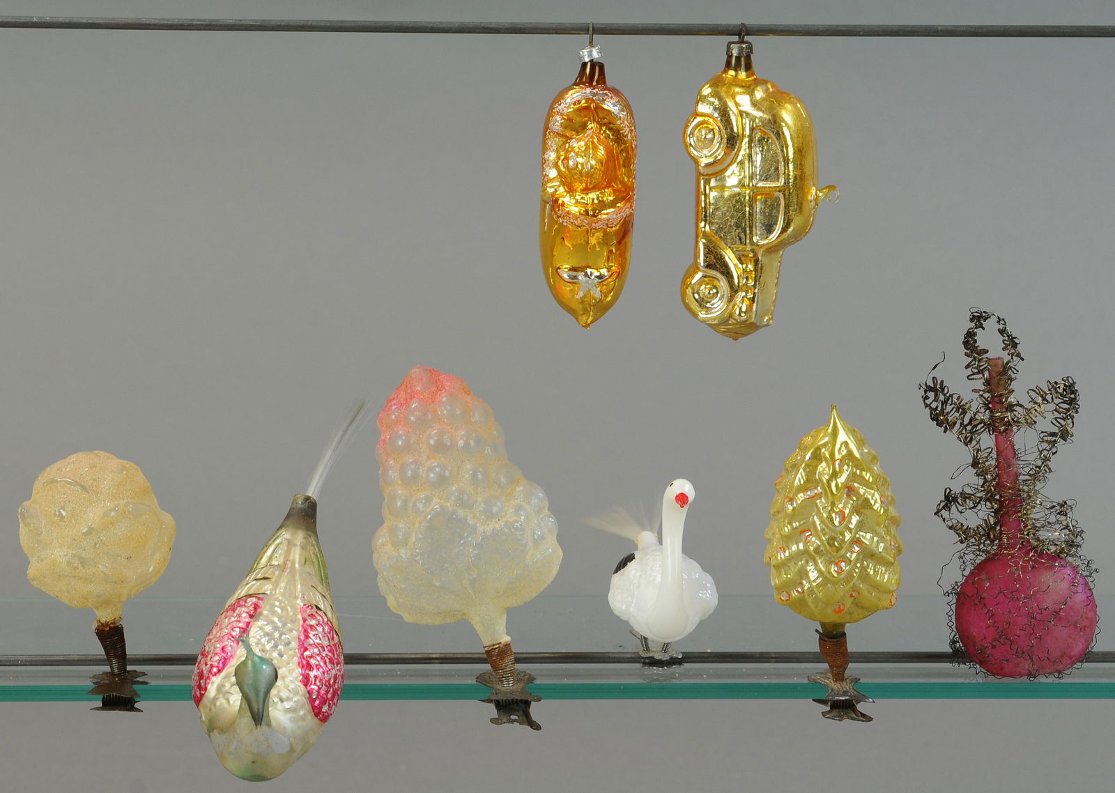 GROUPING OF EIGHT GLASS CHRISTMAS TREE ORNAMENTS (1 of 2)
