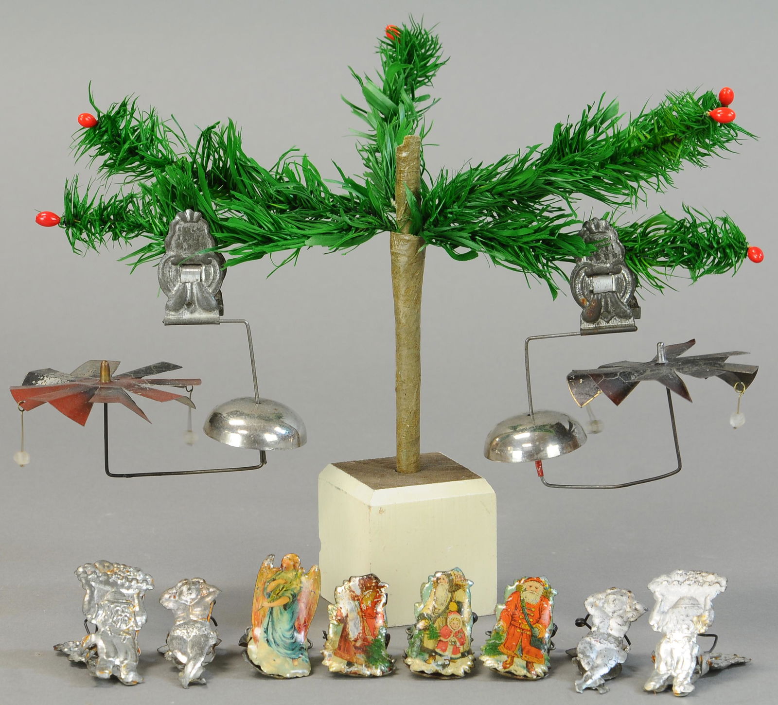 EIGHT ASSORTED CHRISTMAS CANDLE CLIPS & TREE W/CLI (1 of 3)