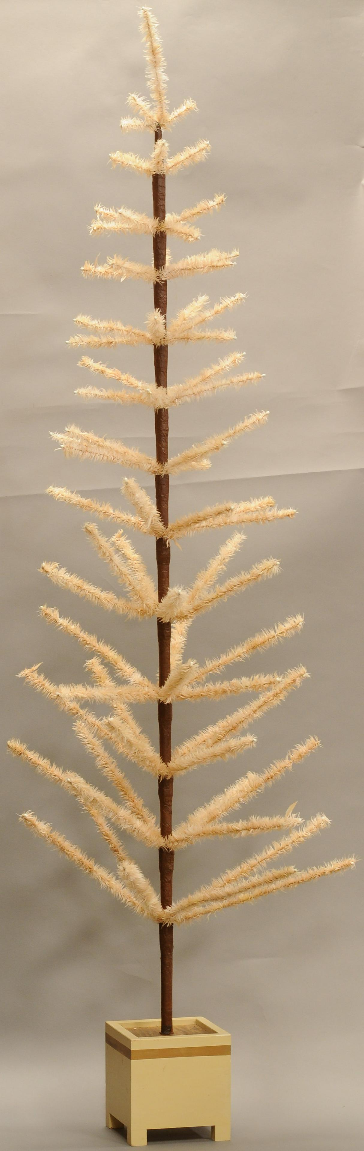 SIX FOOT FEATHER TREE IN WHITE (1 of 4)