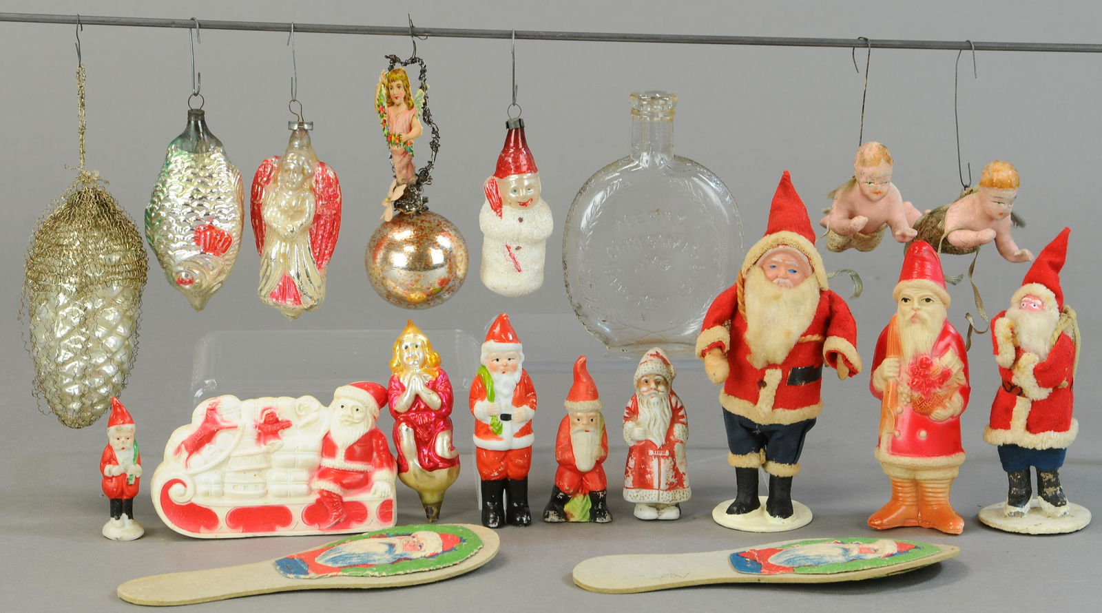 GROUPING OF CHRISTMAS ORNAMENTS (1 of 4)