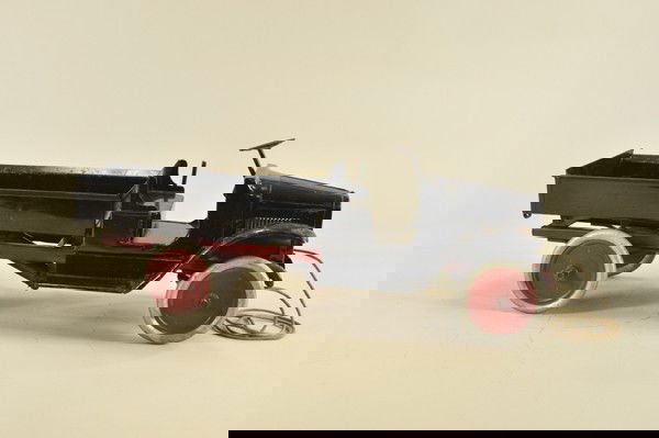 BUDDY "L" HYDRAULIC DUMP TRUCK: Pressed steel, black low open cab, open dump body lifts by side crank and tilts smoothly by hydraulic attached to base, aluminum disc wheels. 24" l.