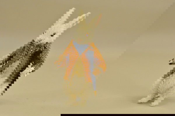 R. JOHN WRIGHT "THE WHITE RABBIT": Limited edition of 500 figures; this one is numbered 132/500, excellent detail with pocket watch, black umbrella watch FOB, etc. From "Alice in Wonderland" series. 13" h.