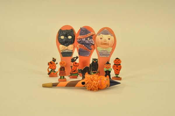 LOT OF ASSORTED HALLOWEEN ITEMS: Grouping includes three rare pressed cardboard paddle type noisemakers in shapes of witch, cat and jack-o-lantern; cardboard clown jack-o-lantern horn with crepe paper collar and seven game playing ty